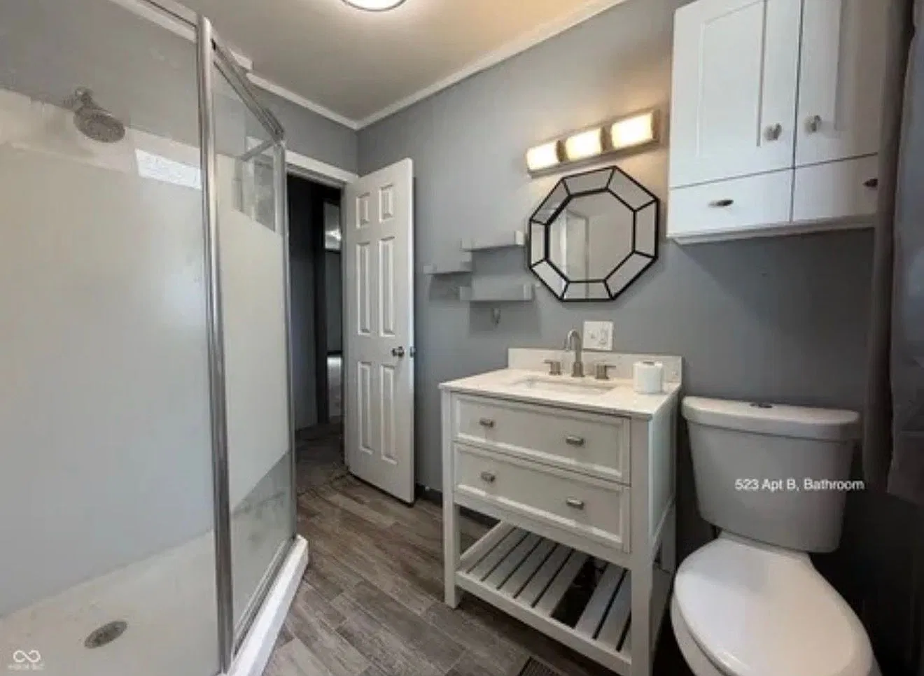 Updated one bedroom, one bathroom apartment. All utilities included (electric, gas, water, trash) — Photo 2