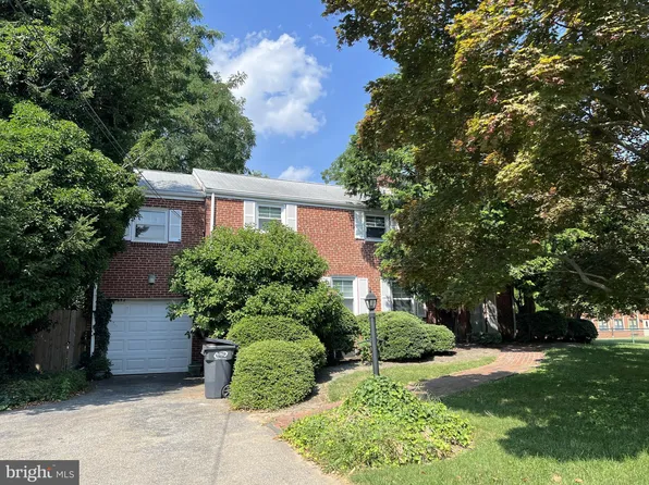29 Landers Ln, New Castle, DE 19720