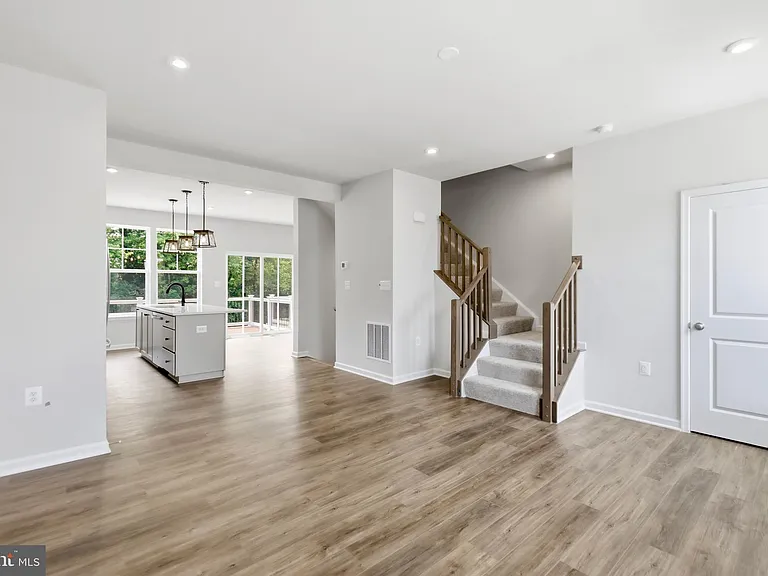 241 Monteith Dr — Photo 7