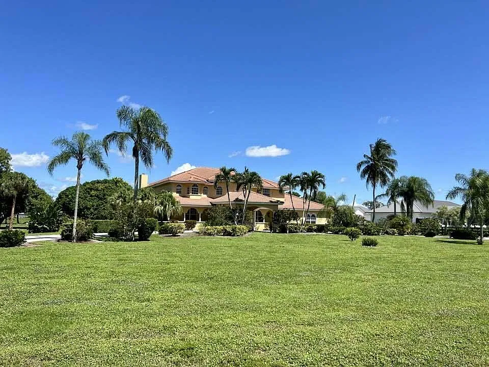 5 bed, 4.0 bath, 4478 sqft, $15,000 — Photo 2