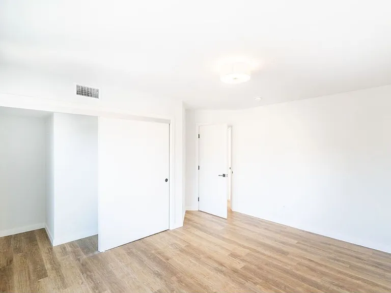 6120 Eleanor Ave — Photo 9