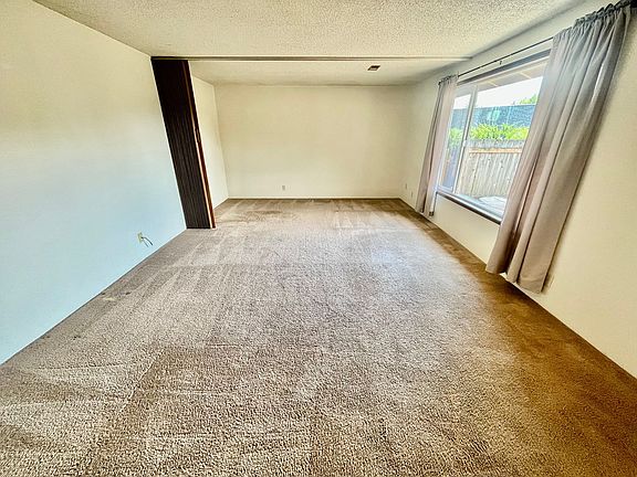 4th image of 3226 NE Lancaster St APT 1