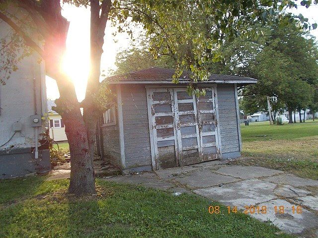 2nd image of 430 E 8th St