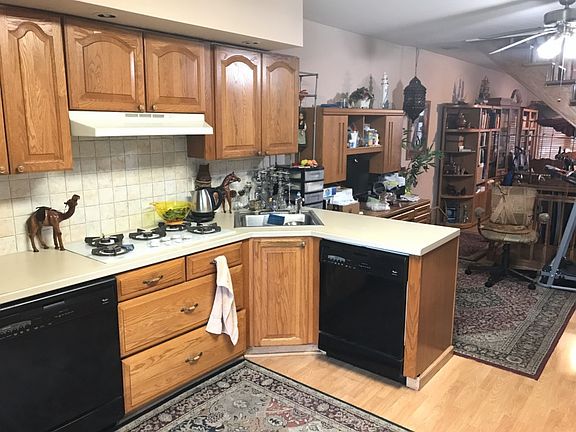 4th image of 2025 E 71st St
