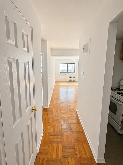 2875 Bainbridge Ave #2D — Photo 1