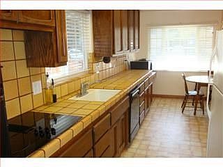 4th image of 950 Glenview Dr
