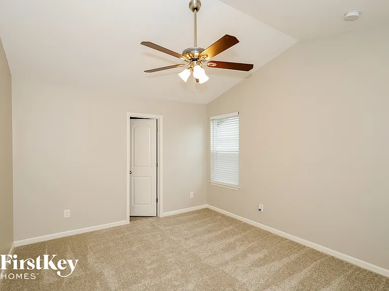 913 Bolivia Dr — Photo 9