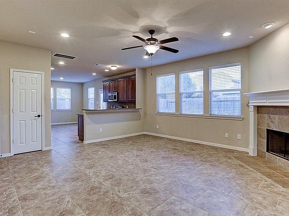 5th image of 1926 Lenora Ct