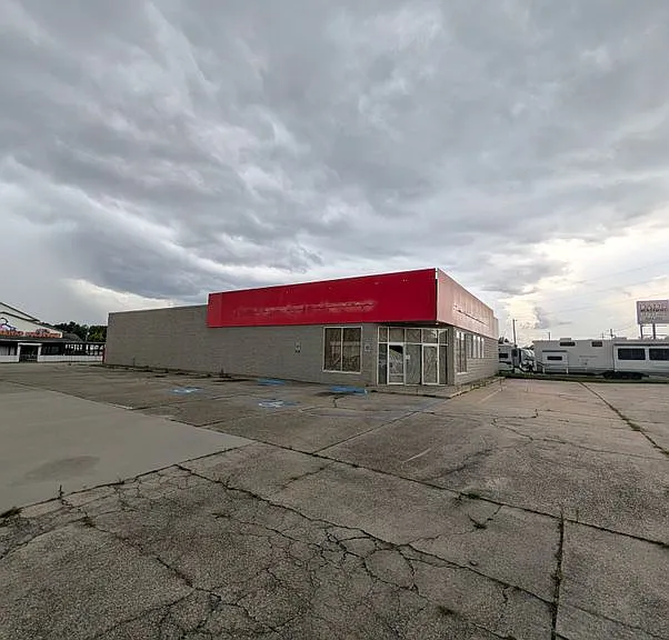 230 Memorial Blvd — Photo 4