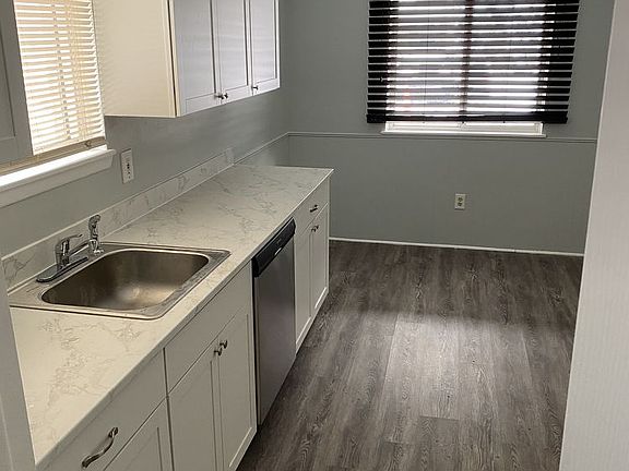 5th image of 22401 Firwood Ave