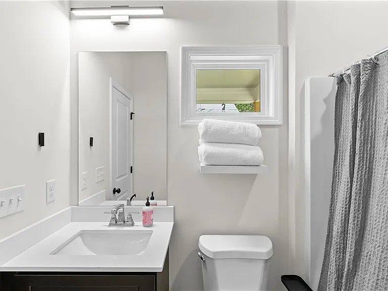 624 Robert St NW — Photo 18
