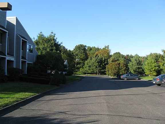 4th image of 107 Hilltop Dr #107