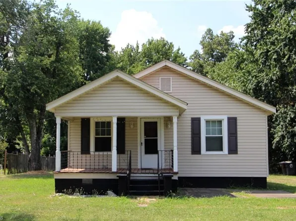1822 Halcyon St, Greensboro, NC 27407
