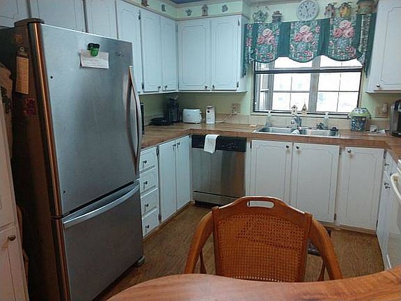 3rd image of 3134 Junction Cres #159