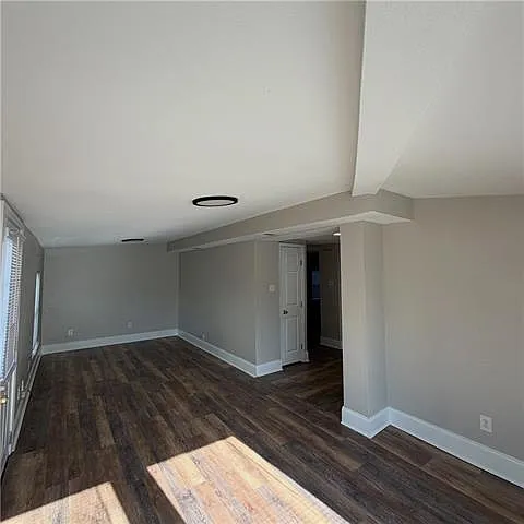 2 bed, 1.5 bath, 1100 sqft, $2,000 — Photo 2