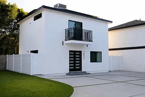 15217 Roya St Photo 1