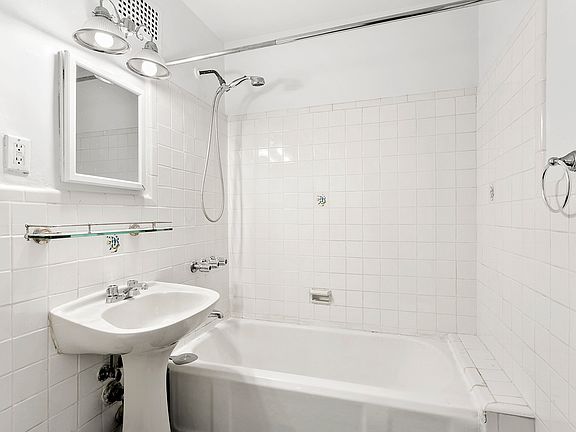 5th image of 434 W 22nd St #1R