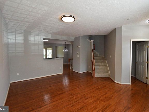4th image of 950 Citrine Way