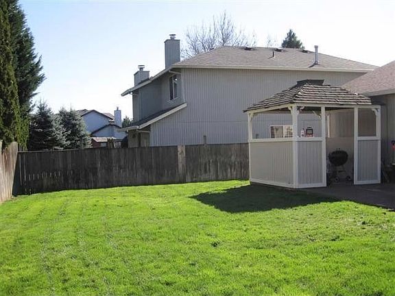 4th image of 15610 NE Blue Grass Dr