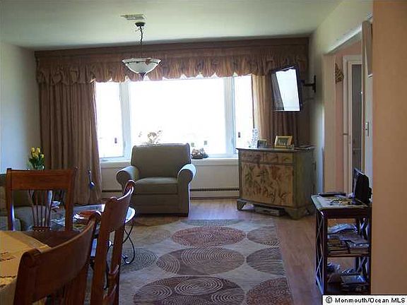5th image of 290 Malvern Court #C