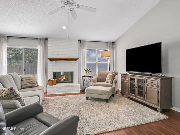 4th image of 2467 BLUFFTON Drive W