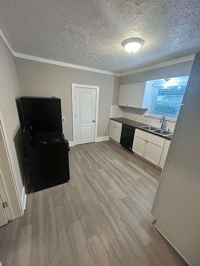 1126 Jennette Avenue NW — Photo 2
