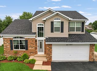 643 Salem Cir, Oswego, IL