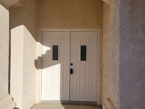 3rd image of 3081 Newport Dr
