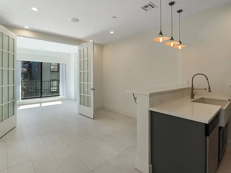 1068 Lafayette Ave #6 — Photo 11