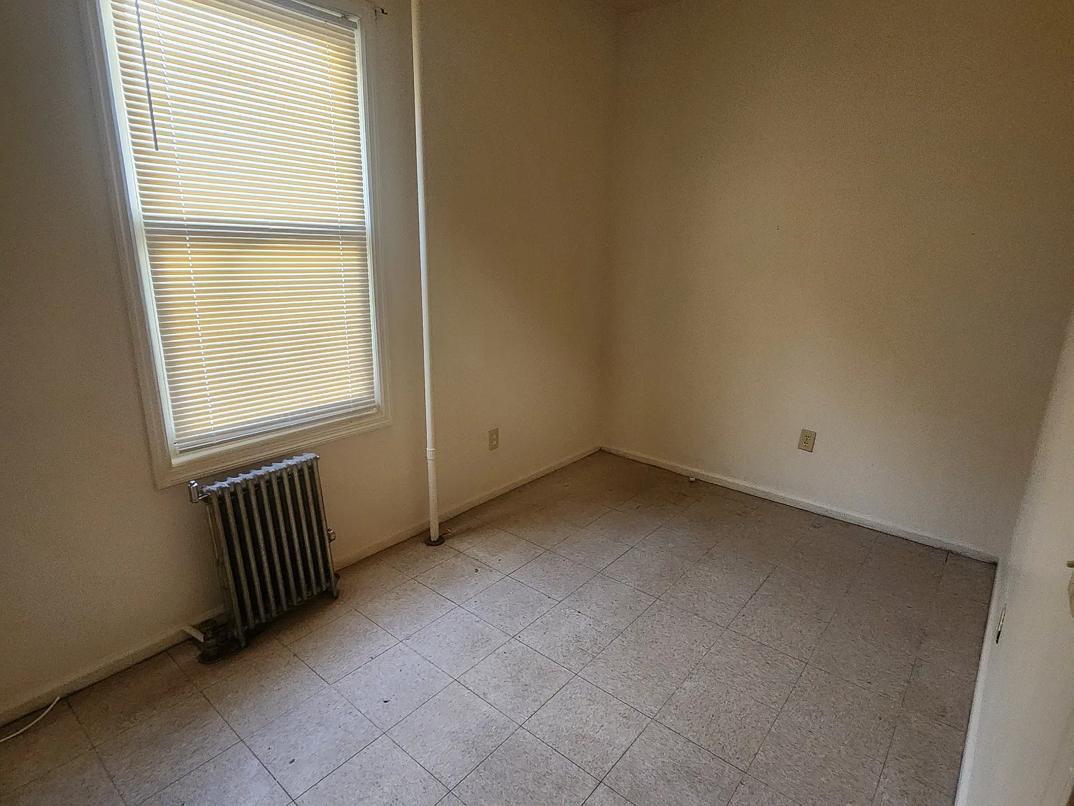 1 bed, 1200 sqft, $1,385 — Photo 3