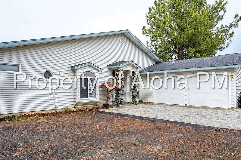 3 bed, 2.0 bath, 2300 sqft, $3,000 — Photo 4