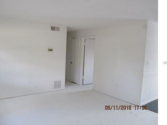 3rd image of 807 Carol Ct