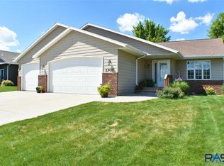 2905 E Sunrise Ct, Brandon, SD 57005