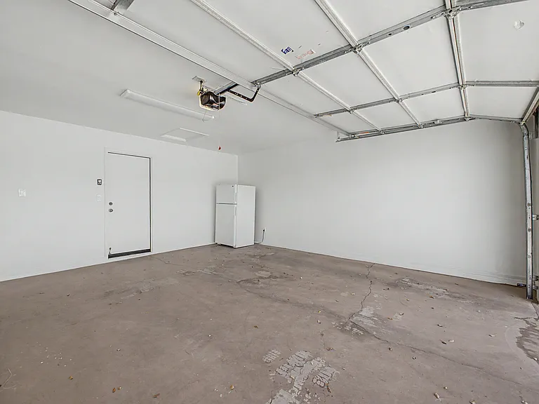 1324 W 12th St — Photo 27