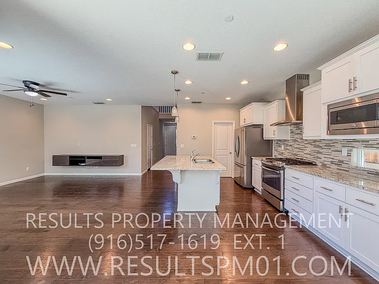 1041 Bridlewood Dr — Photo 13
