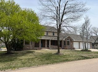 52 Sonja Dr, Doniphan, NE 68832