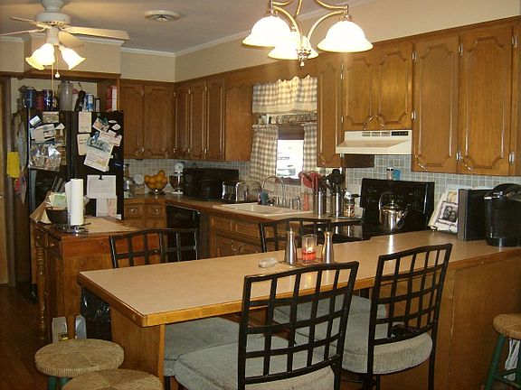 3rd image of 60 Barrett Ln