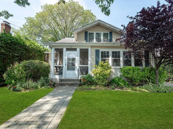 1614 Moffitt Avenue, Hewlett, NY 11557
