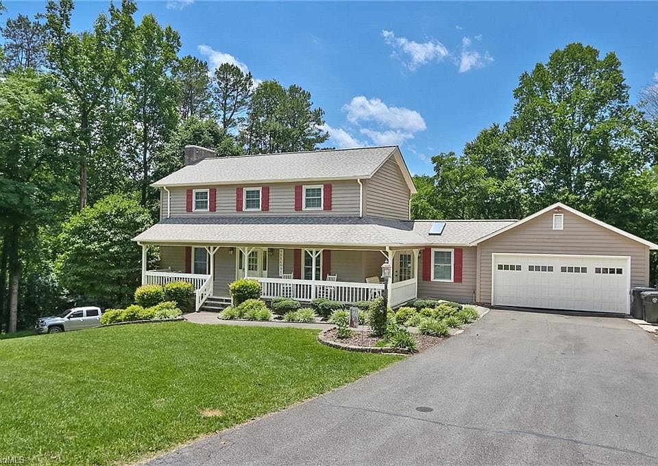 1st image of 135 Holly Hill Dr