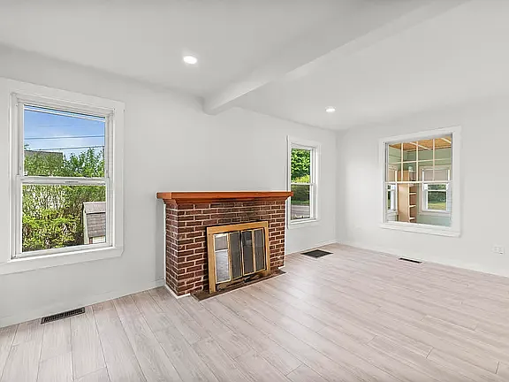 826 Riverside Dr — Photo 8