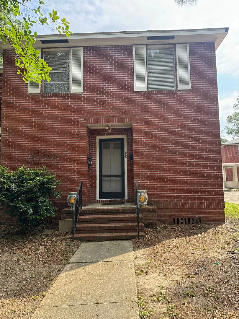 Available Now! The Villa Condo 3 BR Must See — Photo 1