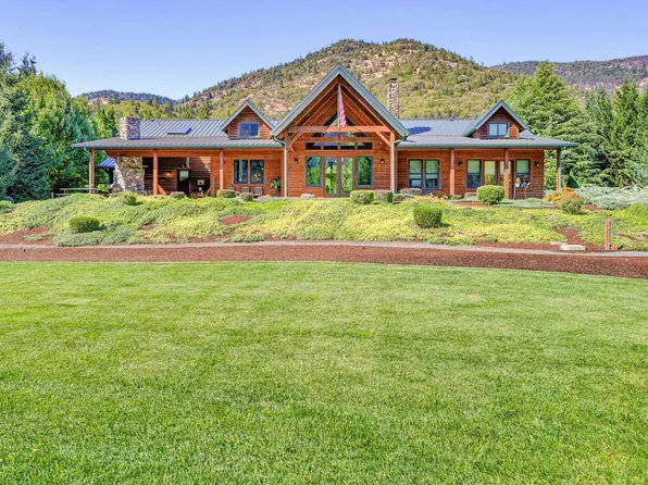 5311 Averill Dr, Grants Pass, OR 97526