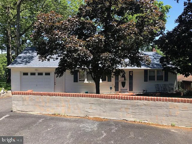 1602 Wall Dr photo 1