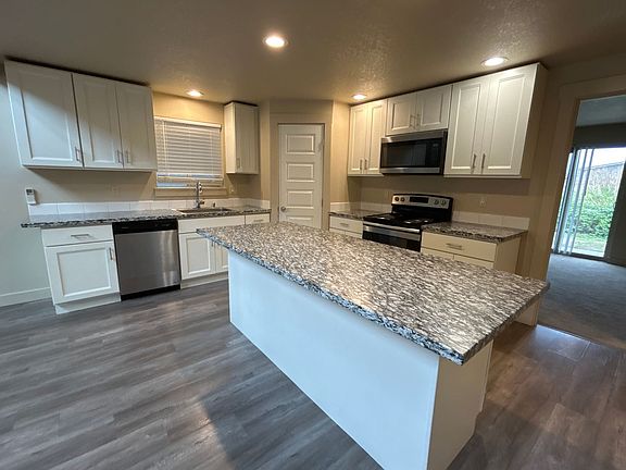 2nd image of 26-28 W Pointe Dr #D71b008a5