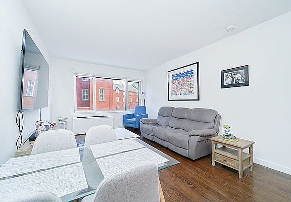 2nd image of 1209 Dekalb Ave APT 217