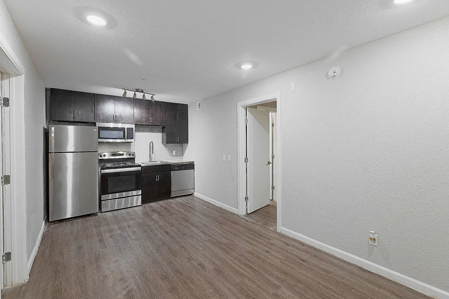 2 bed, $1,088 — Photo 1