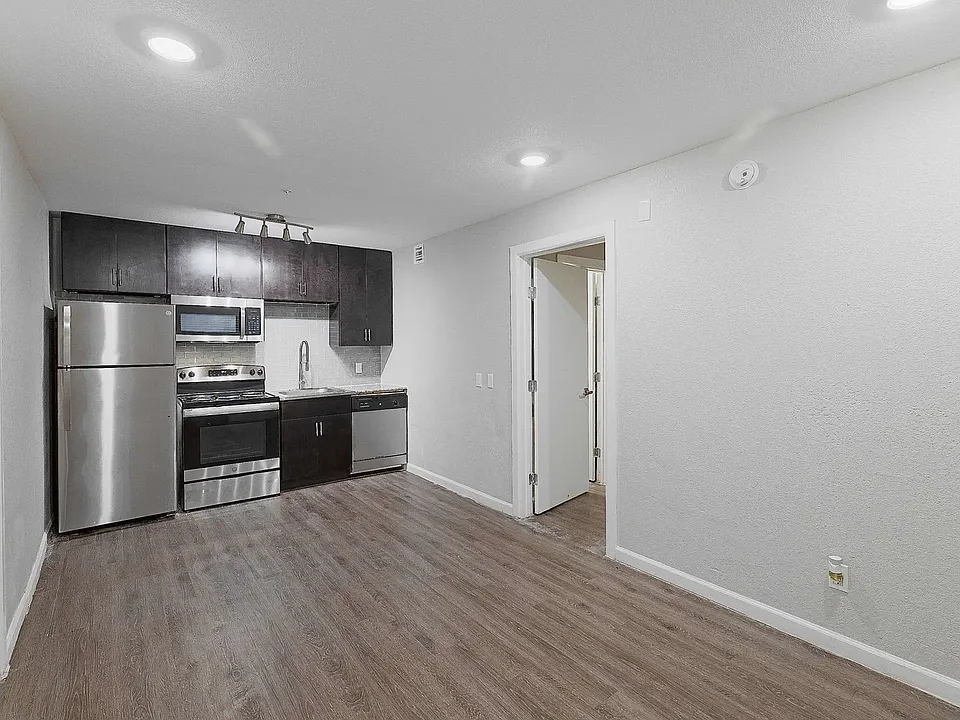 8302 N Interstate Highway 35 #1204