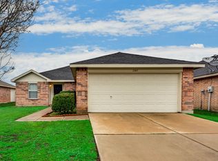 1345 Castle Ridge Rd, Fort Worth, TX 76140