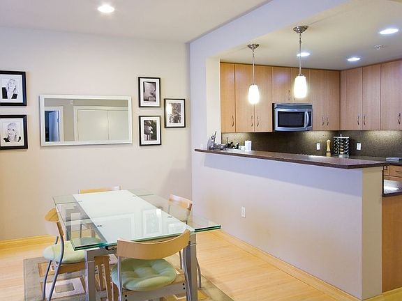 Dining area and kitchen bar