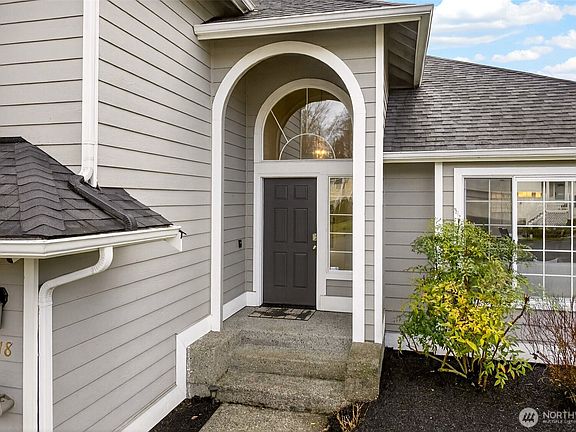 4th image of 618 203rd Street SE